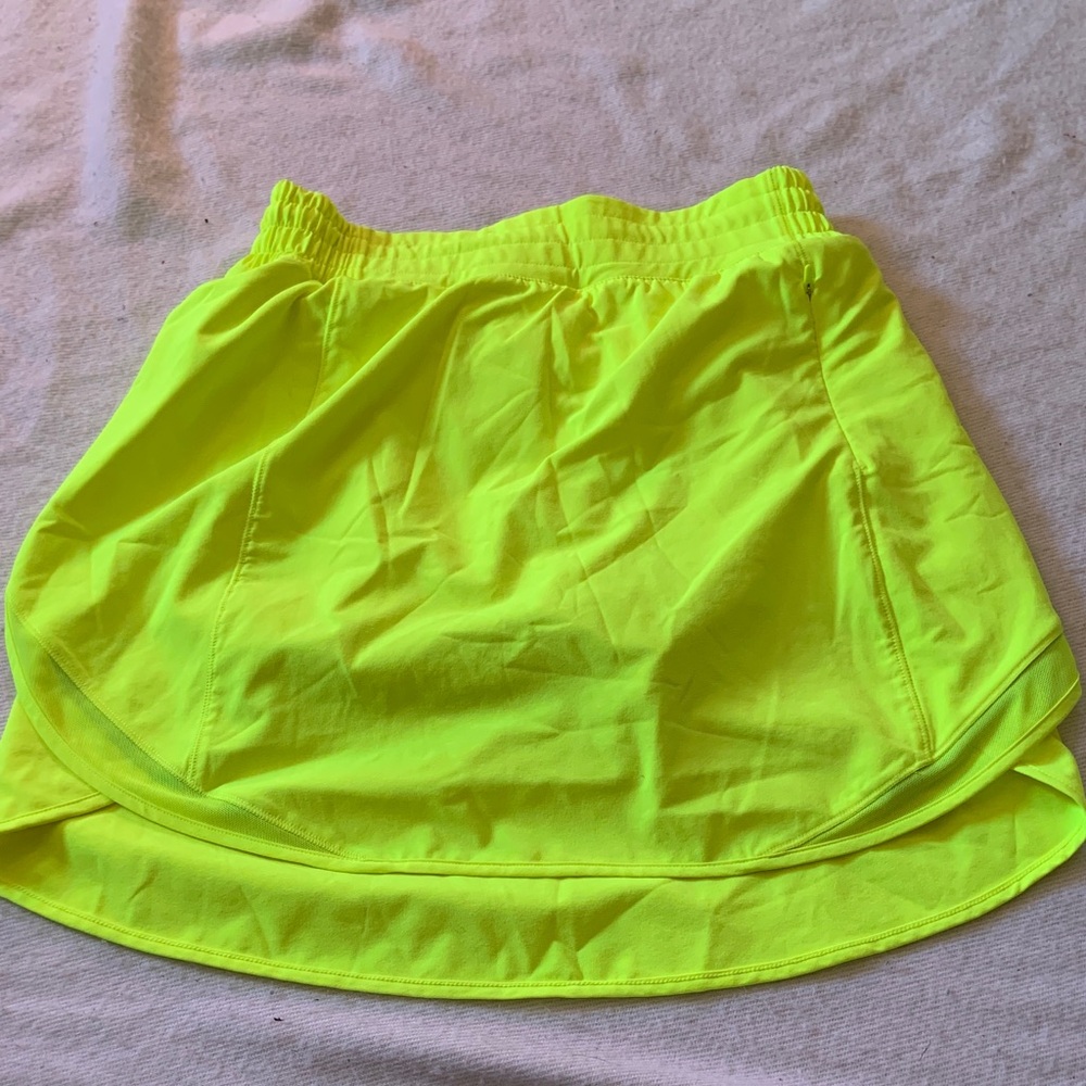 Lululemon Court Rival HOTTY HOT HR Skort SZ 4 Highlight NEON Yellow HIYE Tennis